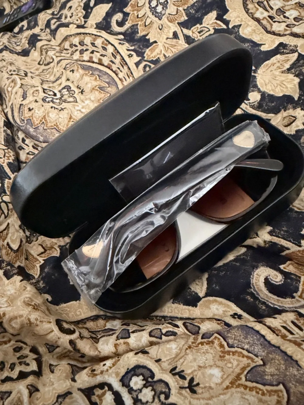 NWT COACH SUNGLASSES WITH HEART SHAPED COACH LOGO ON BOTH SIDES BROWN TORTOISE S